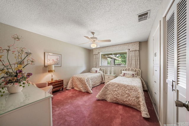 11 El Norte Cir, Uvalde, TX 78801 - carpeted bedroom featuring a closet, ceiling fan, and a textured ceiling