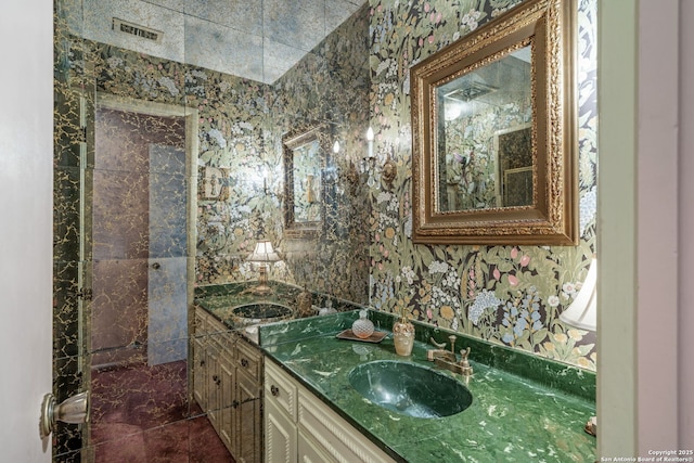 11 El Norte Cir, Uvalde, TX 78801 - bathroom with double vanity