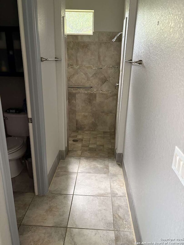 636 Carriage House # 30, Spring Branch, TX 78070 - full bath featuring toilet, tiled shower, tile patterned flooring, and baseboards