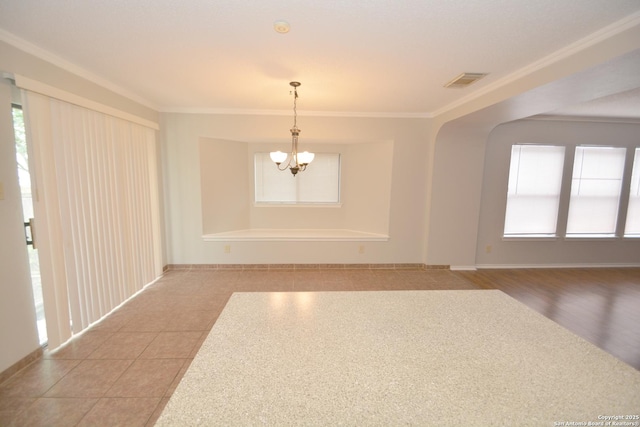 426 Twin Point Crk, Schertz, TX 78154 - unfurnished dining area with plenty of natural light, a chandelier, and ornamental molding