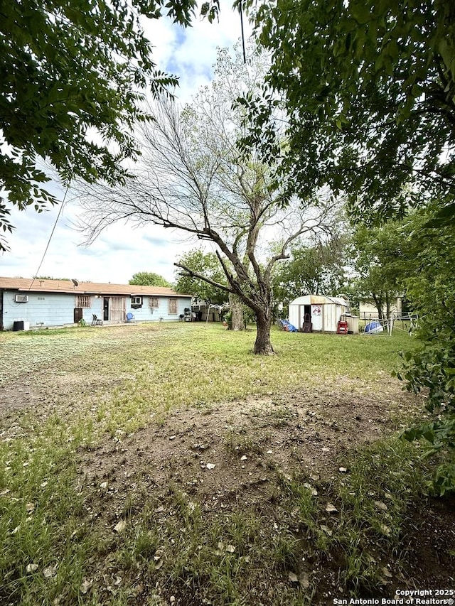 2407 Aiken, San Antonio, TX 78237 - view of grassy yard