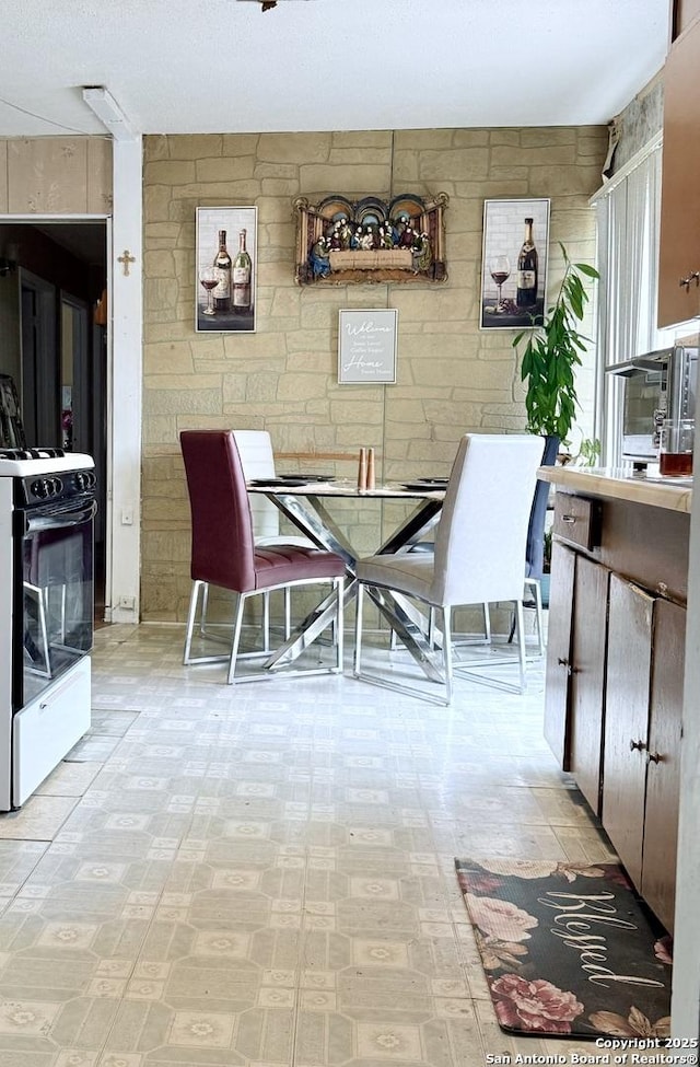 2407 Aiken, San Antonio, TX 78237 - view of dining area
