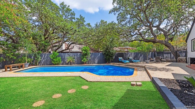1818 Moreshead, San Antonio, TX 78231 - view of swimming pool with a patio