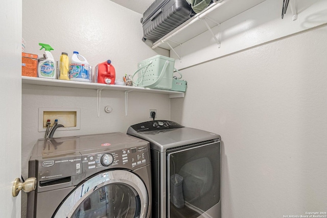 609 San Augustine, New Braunfels, TX 78132 - laundry room featuring washer and dryer