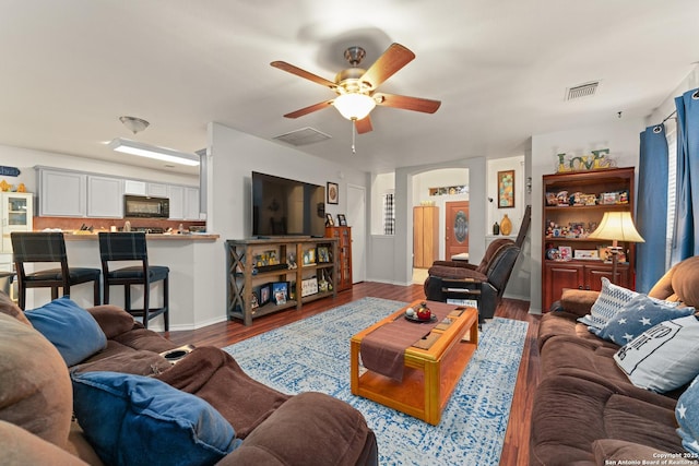 122 Rimdale, Universal City, TX 78148 - living area with ceiling fan, wood finished floors, baseboards, and arched walkways