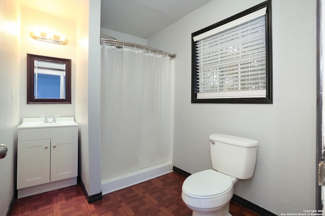 772 Cresthill, San Antonio, TX 78220 - full bathroom featuring toilet, vanity, a shower with curtain, and baseboards