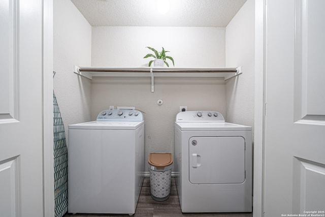 8411 Terlingua Cv, Converse, TX 78109 - laundry area featuring independent washer and dryer, wood finished floors, and a textured ceiling
