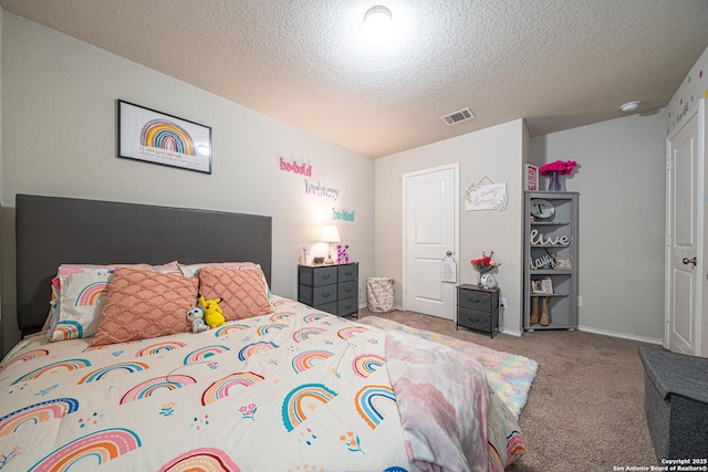 8411 Terlingua Cv, Converse, TX 78109 - bedroom featuring carpet and a textured ceiling