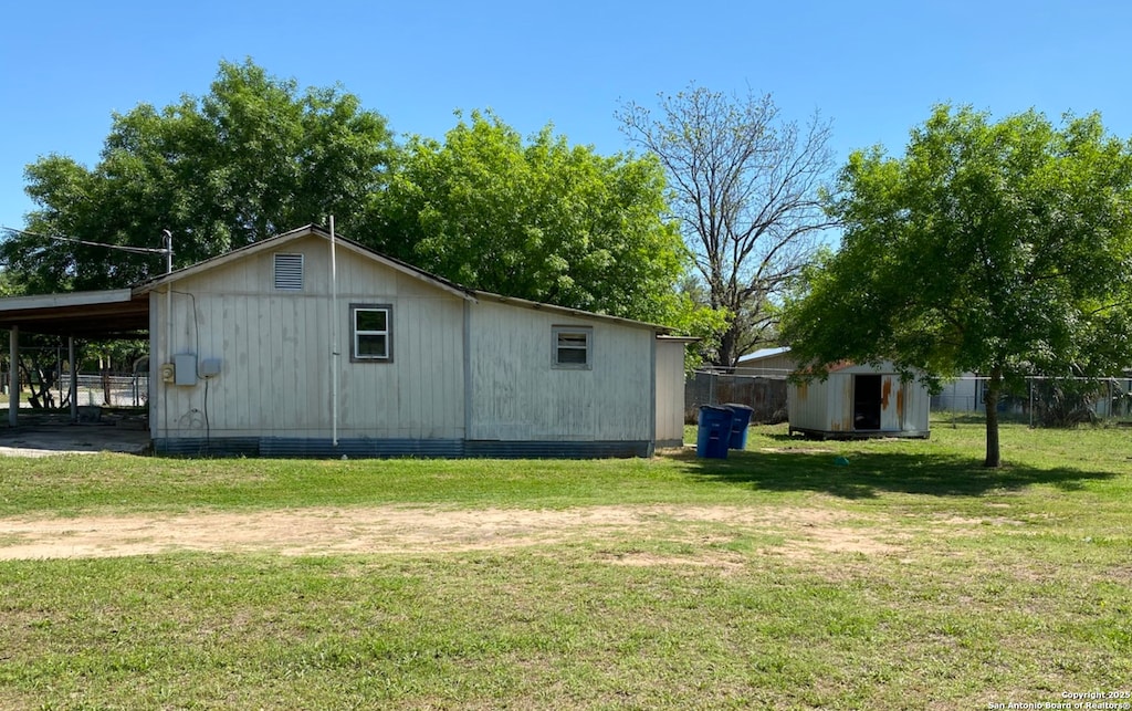 1215 Plum, Floresville, TX 78114 - view of side of home