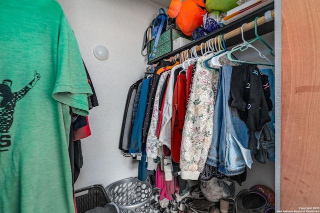 222 Laurelwood, San Antonio, TX 78213 - view of walk in closet