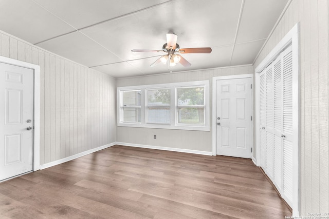 239 Banbridge, San Antonio, TX 78223 - foyer entrance featuring ceiling fan, wood finished floors, and baseboards