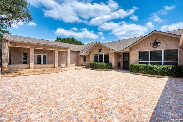 585 Oak Bend Dr, Bandera, TX 78003 - ranch-style house featuring a shingled roof and brick siding