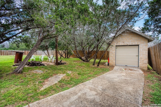 585 Oak Bend Dr, Bandera, TX 78003 - view of yard with driveway