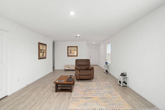 5455 Daphne Path, San Antonio, TX 78253 - sitting room featuring light wood finished floors, recessed lighting, and baseboards