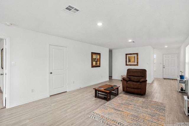 5455 Daphne Path, San Antonio, TX 78253 - living area with light wood-style flooring, recessed lighting, and baseboards