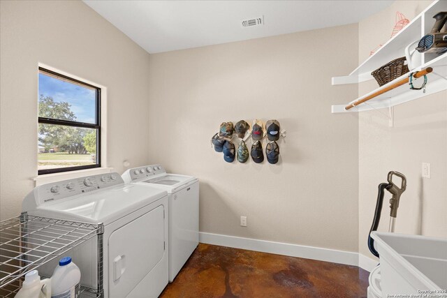 122 Twisting Oaks Ct, Pipe Creek, TX 78063 - laundry room with washing machine and clothes dryer and baseboards