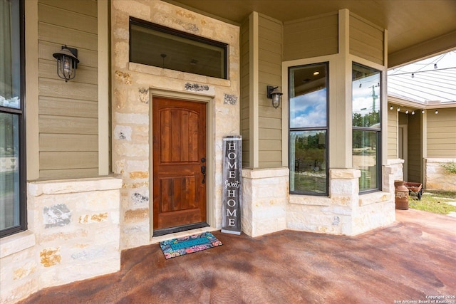 122 Twisting Oaks Ct, Pipe Creek, TX 78063 - entrance to property featuring stone siding and covered porch
