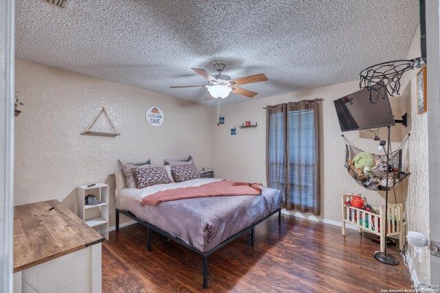 105 S Bluebonnet, Uvalde, TX 78801 - bedroom with a textured wall, wood finished floors, a textured ceiling, baseboards, and ceiling fan