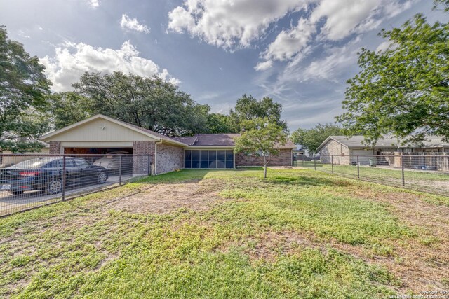 105 S Bluebonnet, Uvalde, TX 78801 - view of yard