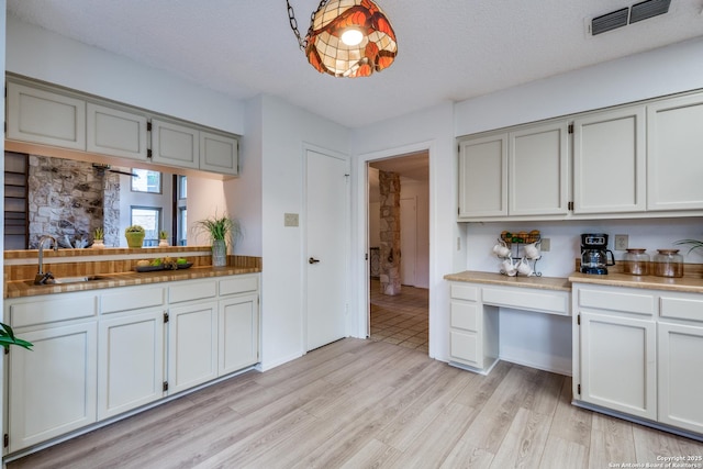 16930 Hidden Timber Wood, San Antonio, TX 78248 - kitchen with a sink, light wood-style floors, and light countertops