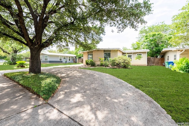 435 Sharon, San Antonio, TX 78216 - ranch-style house featuring curved driveway