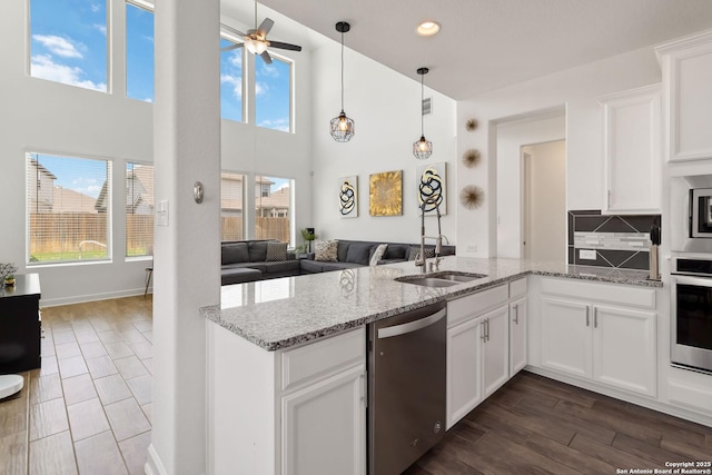 13917 Westbury Fls, San Antonio, TX 78253 - kitchen with appliances with stainless steel finishes, a sink, a ceiling fan, white cabinets, and recessed lighting