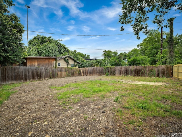 1211 W Magnolia Ave, San Antonio, TX 78201 - view of fenced backyard