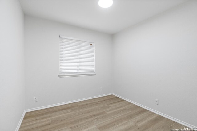 6610 Quail Lk, San Antonio, TX 78244 - unfurnished room with light wood-type flooring and baseboards