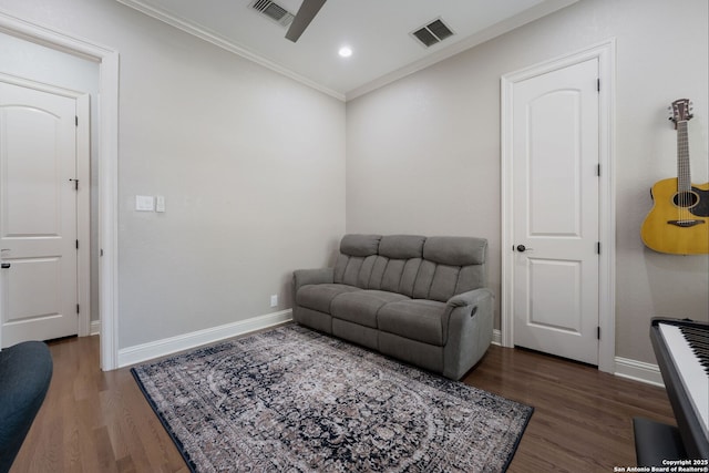 314 Regent Cir, Shavano Park, TX 78231 - living area featuring ornamental molding, wood finished floors, baseboards, ceiling fan, and recessed lighting