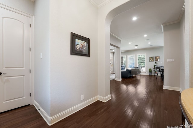314 Regent Cir, Shavano Park, TX 78231 - hall featuring crown molding, dark wood finished floors, baseboards, arched walkways, and recessed lighting