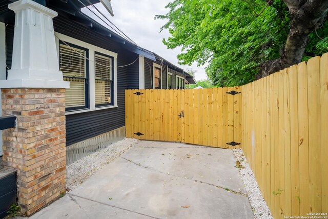 128 Blanco, San Antonio, TX 78212 - view of patio / terrace with a gate