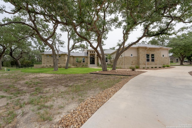507 Arthur Ct, Spring Branch, TX 78070 - mid-century home featuring a standing seam roof, metal roof, and a front lawn