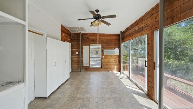 1001 Naked Indian, New Braunfels, TX 78132 - unfurnished sunroom with ceiling fan