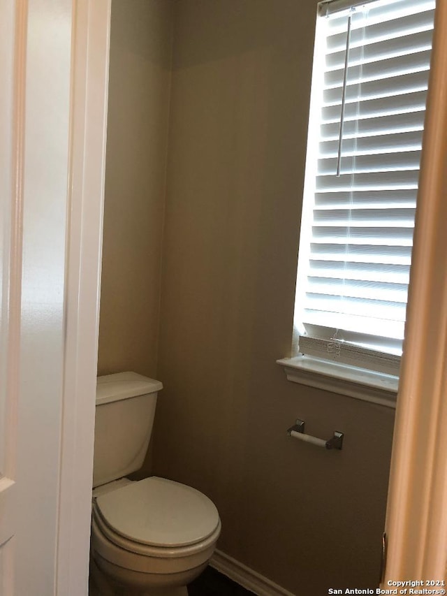 5514 Justin, San Antonio, TX 78240 - bathroom with toilet