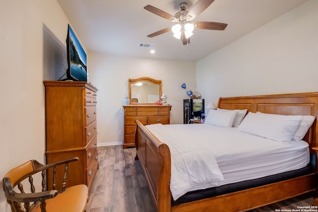 246 Felisa St, San Antonio, TX 78210 - bedroom featuring wood finished floors, recessed lighting, and ceiling fan