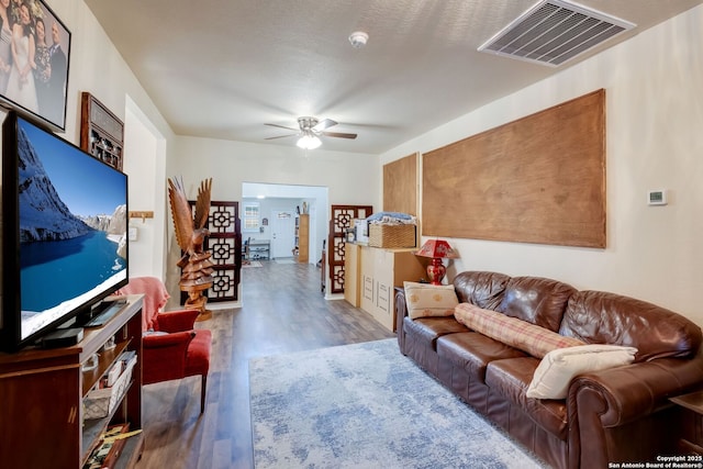 246 Felisa St, San Antonio, TX 78210 - living room featuring wood finished floors and a ceiling fan