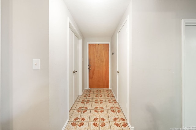 5535 Timber Cyn, San Antonio, TX 78250 - corridor featuring baseboards