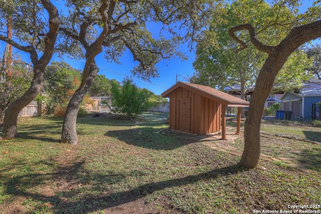 642 Lakebreeze, Canyon Lake, TX 78133 - view of yard featuring a shed