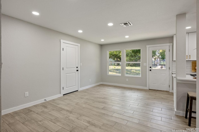207 Northaven, San Antonio, TX 78229 - unfurnished living room featuring light wood-style flooring, baseboards, and recessed lighting