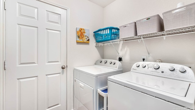 3714 Hideaway Grn, San Antonio, TX 78261 - laundry area featuring washing machine and clothes dryer and a textured wall