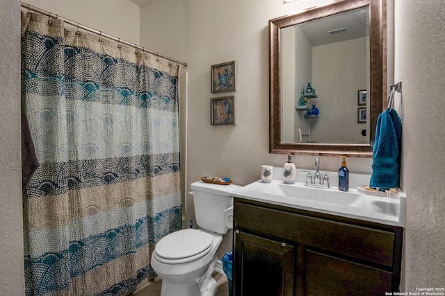 1919 Overlook Knl, San Antonio, TX 78245 - full bathroom with toilet, vanity, a textured wall, and a shower with curtain