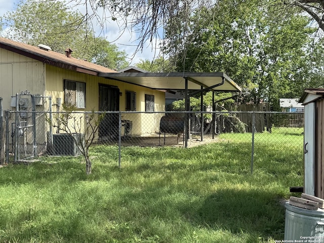 9010 Bowline, San Antonio, TX 78242 - view of yard featuring central AC