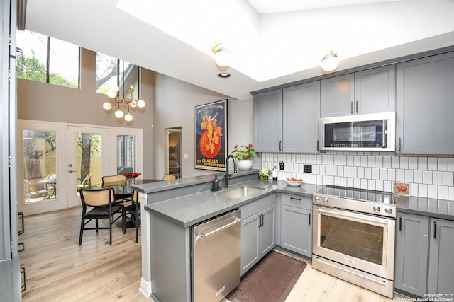 3470 River Path, San Antonio, TX 78230 - kitchen featuring appliances with stainless steel finishes, gray cabinets, a sink, and high vaulted ceiling