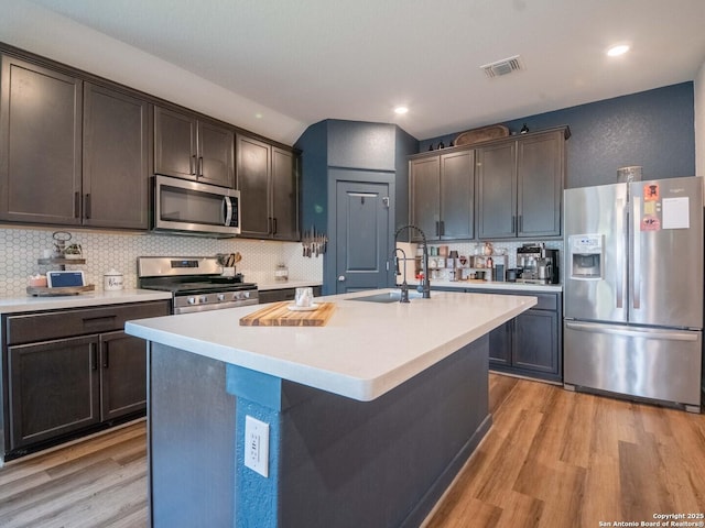10760 Rosalina Loop, Converse, TX 78109 - kitchen featuring appliances with stainless steel finishes, a sink, light wood-style flooring, light countertops, and recessed lighting