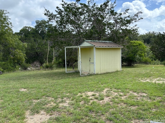 952 Madrona Rd, Pipe Creek, TX 78063 - view of green lawn featuring a wooded view