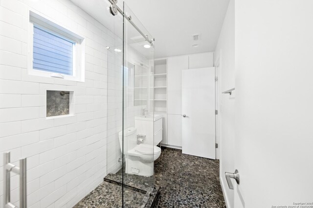 543 Leigh, San Antonio, TX 78210 - full bathroom with a shower stall