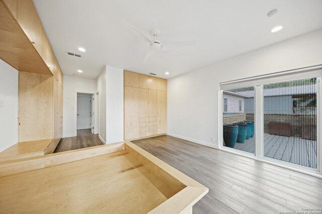 543 Leigh, San Antonio, TX 78210 - unfurnished room featuring wood finished floors, a ceiling fan, and recessed lighting
