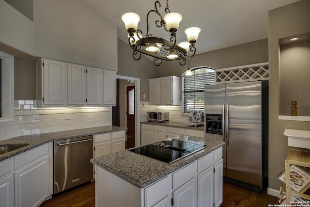 7011 Washita Way, San Antonio, TX 78256 - kitchen with appliances with stainless steel finishes, tasteful backsplash, a chandelier, and white cabinets
