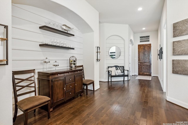 1036 Carriage, New Braunfels, TX 78132 - foyer featuring a dry bar, arched walkways, dark wood finished floors, baseboards, and recessed lighting