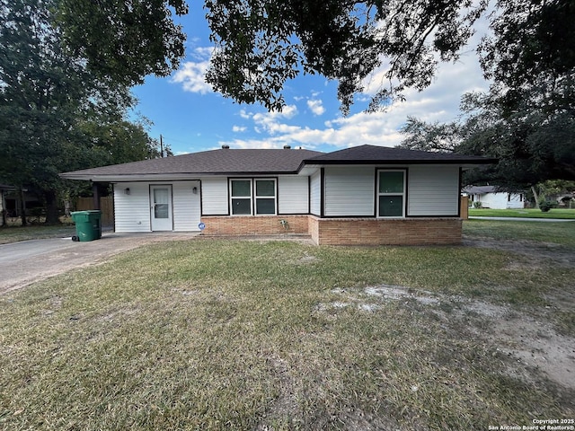 202 Azalea, Orange, TX 77630 - single story home featuring brick siding and a front yard